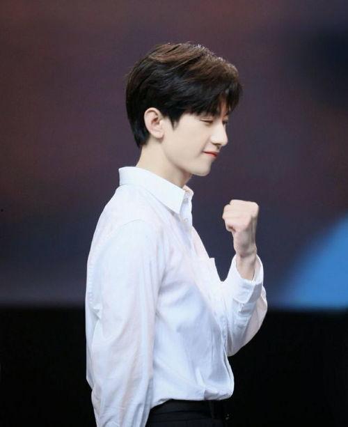 成毅新代言爆料视频,神秘品牌引期待 第1张 成毅新代言爆料视频,神秘品牌引期待 第1张